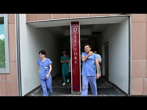 شاهد سيلفيو بيرلسكوني يخضع لعملية جراحية على القلب