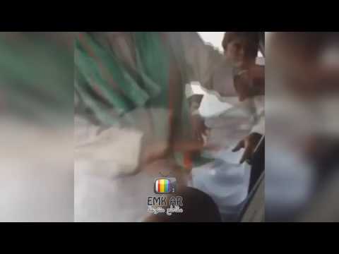 بالفيديو شاهد سائق أتوبيس يبصق في وجه معتمرين