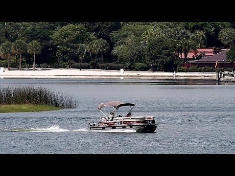 بالفيديو شاهد العثور على جثة الطفل الذي هاجمه تمساح في بحيرة