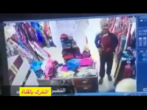شاهد شاب يضرب صاحب محل