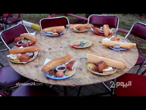 بالفيديو  شباب يُفطِّرون 200 فقيرًا بشكل يومي