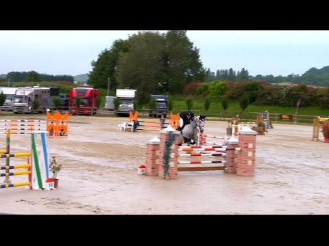 آدم صباغ نجم عربي في سماء الفروسية العالمية