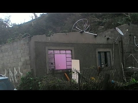 شاهد نجاة أسرة من الموت قبل انهيار سقف منزلهما