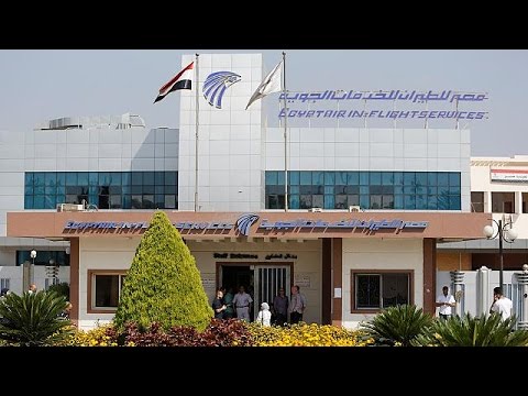 بالفيديو انتشال بقايا بشرية جديدة من موقع تحطم الطائرة المصرية المنكوبة