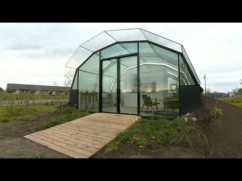 بيت من زجاج لمعرفة إيجابيات الضوء على حياة الإنسان