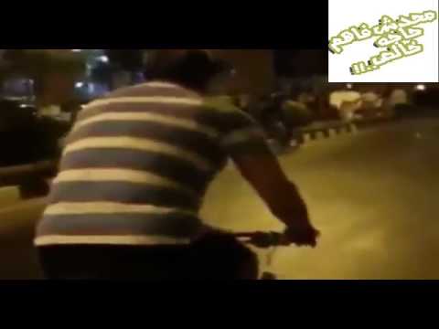 بالفيديو الرئيس السيسي يقود دراجة في شوارع المعمورة في الإسكندرية