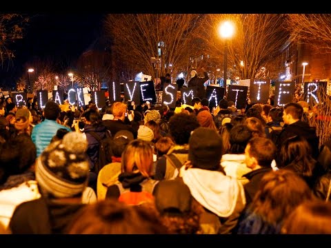 شاهد متظاهرون يغلقون طريقًا سريعًا في مينيسوتا والشرطة تفرقهم بالغاز