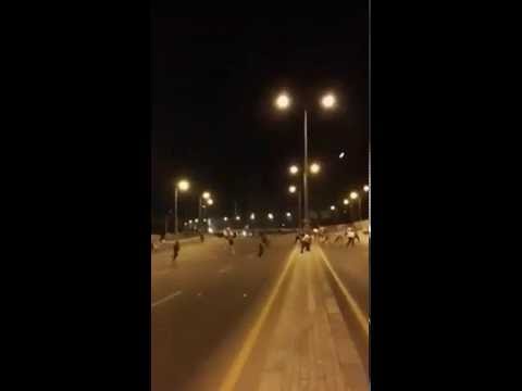 شاهد إطلاق نار على مروحية لقادة الانقلاب في تركيا وإسقاطه