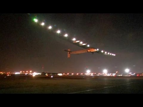سولار إمبلس 2 تغادر القاهرة في اتجاه أبوظبي في رحلتها الأخيرة