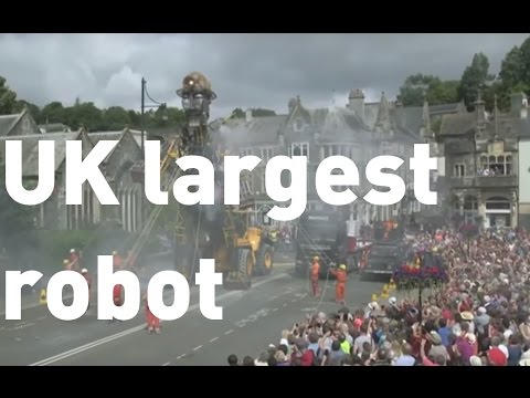 روبوت عملاق يتجول في أحد شوارع بريطانيا