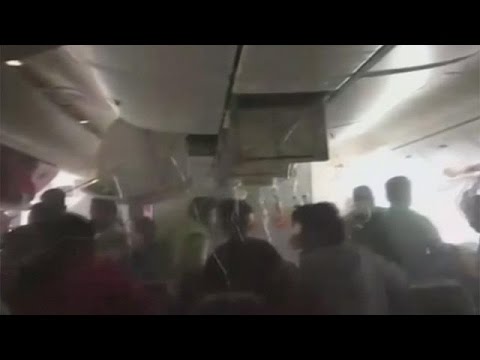 فيديو جديد يظهر ركاب الطائرة الإماراتية يبحثون عن أمتعتهم قبل إجلائهم