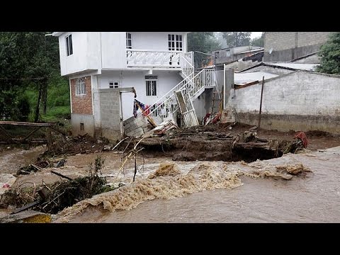 شاهد 38 شخصًا توفوا في انهيارات طينية شرق المكسيك