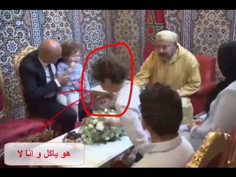 بالفيديو الطفل الذي أضحك المغاربة عند جلوسه مع الملك محمد السادس