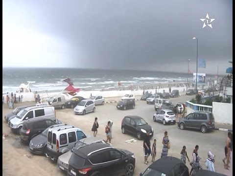 عاصفة رملية قوية تهاجم المصطافين بشاطئ المهدية