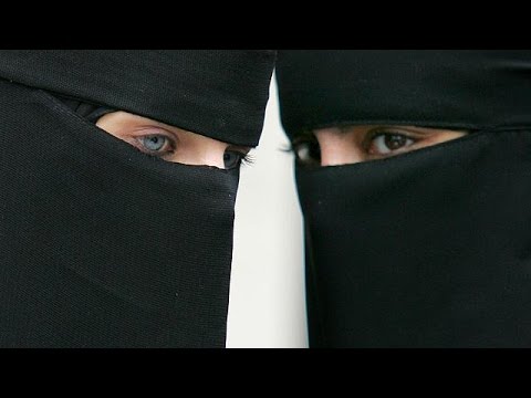 بالفيديو  ألمانيا تتجه لمنع النقاب بشكل جزئي في الميادين العامة والمؤسسات الإدارية والأكاديمة