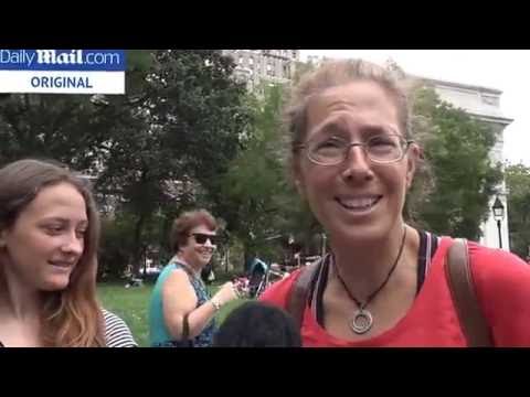 سكان نيويورك يتجاهلون طفلًا وحيدًا تائهًا