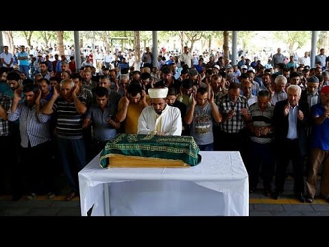 بالفيديو محتجون يعبرون عن غضبهم من سياسات الحكومة التركية