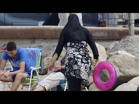 مجلس الدولة الفرنسي يعلق منع البوركيني