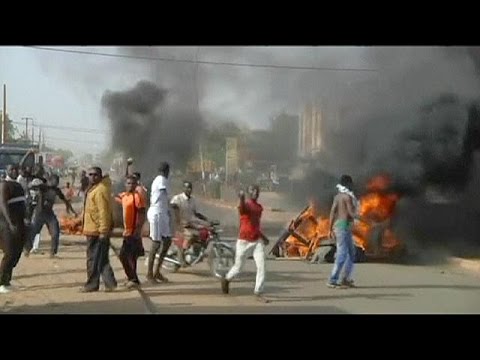 إحراق 3 كنائس في نْيامي تنديدًا بالرسوم المسيئة