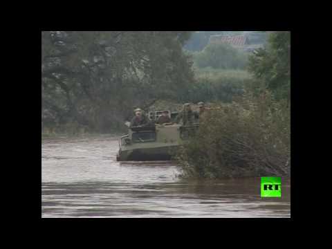 بالفيديو وزارة الدفاع تساعد سكان المناطق المتضررة من الفيضانات في الشرق الأقصى الروسي