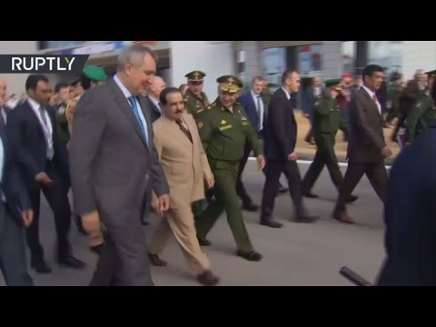 بالفيديو شاهد ملك البحرين يزور منتدى الجيش – 2016 في موسكو