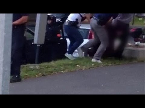 بالفيديو اعتقال امرأة في باريس بشُبهة محاولة تنفيذ هجوم إرهابي