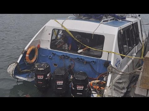 شاهد مقتل إمرأة وإصابة 14 آخرين جراء انفجار قارب سياحي في أندونيسيا