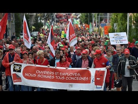 شاهد الآلاف يتظاهرون في مدينة شارلروا البلجيكية