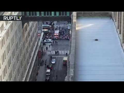 شاهد هجوم بالساطور على شرطيين في نيويورك