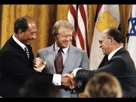 بالفيديو مقطع نادر للحظة توقيع اتفاقية كامب ديفيد بين مصر وإسرائيل