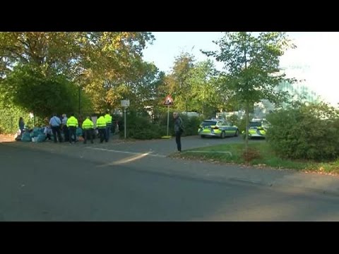 بالفيديو عشرات المحقِّقين االألمان يتابعون قضية الشاب السوري المُعتَقَل بشبهة التطرف