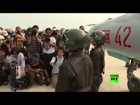 شاهد كوريا الشمالية تنظم أول عرض جوي عام