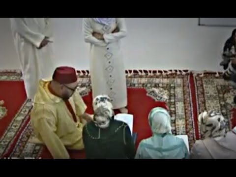 بالفيديو الاحترام والتواضع من الملك محمد السادس