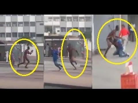 بالفيديو مهاجر افريقي يمشي عاريًا تماما في مدينة سلا المغربية