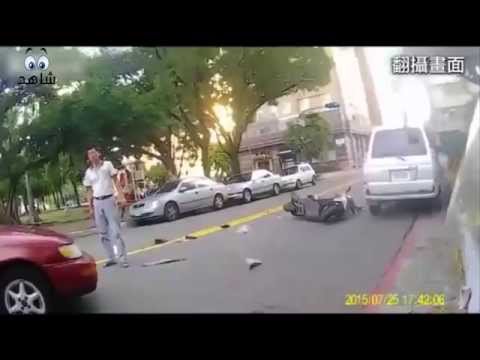 شاهد مطاردة هوليودية لسائق دراجة نارية