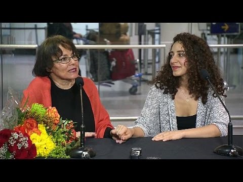 بالفيديو السلطات الإيرانية تطلق سراح هما هودفر الايرانية الكندية