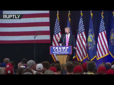 ترامب يهاجم كلينتون ويتهمها بالجنون