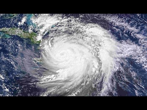 بالفيديو الإعصار ماثيو يخلف قتلى وجرحى لدى مروره في بلدان خليج الكاريبي