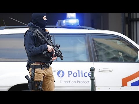 بالفيديو إصابة شرطييْن طعنا بالسكين في بروكسل واعتقال المعتدي