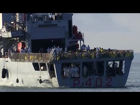 بالفيديو دفعة جديدة من اللاجئين والمهاجرين تصل إلى مرفأ أوغوستا في صقلية