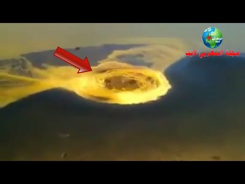 شاهد سكان منطقة حاسي مسعود في الجزائر يجدون بئرًا نفطيًا