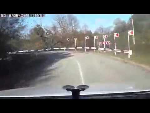 أغرب رد فعل لأشخاص سقطوا بسياراتهم في النهر