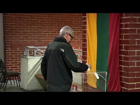 الليتوانيون يصوتون في الدور الثاني منالانتخابات التشريعية