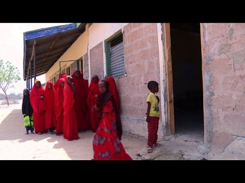 شاهد منظمات تحاول كسر التقاليد المقيدة لحياة الفتيات في أرياف كينيا