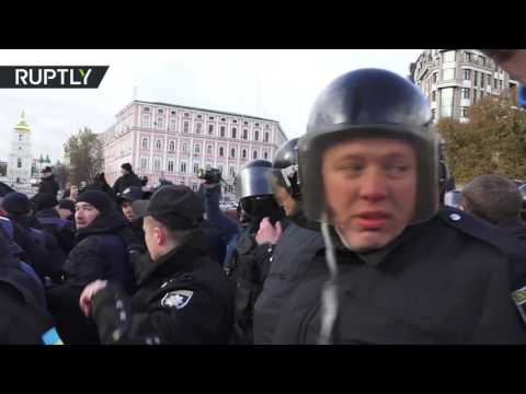 اشتباكات عنيفة بين القوميين ومؤيدي شرعنة الماريغوانا في كييف