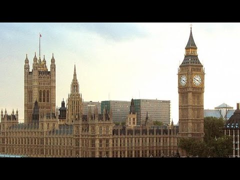 شاهد تيريزا ماي تحتاج إلى الضوء الأخضر من البرلمان لتفعيل المادة 50