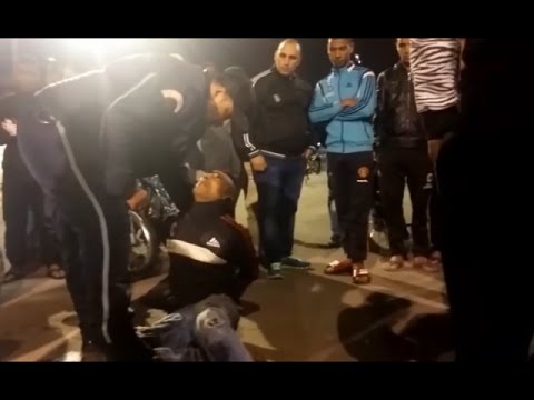 بالفيديو  مجرم يهين شرطي مغربي في الشارع