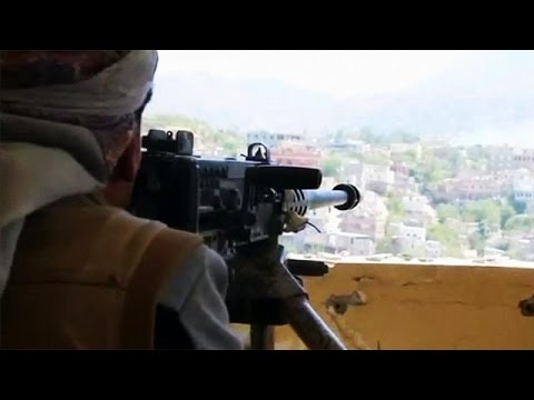 شاهد تواصل المعارك في اليمن في ظلّ سقوط عشرات القتلى