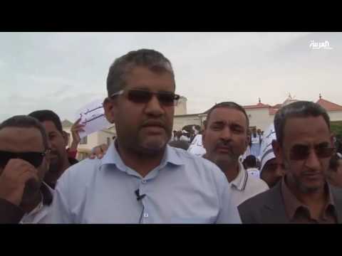 شاهد المئات يُطالبون بإعدام مدوّن موريتانيّ أساء للرسول