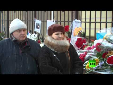 شاهد زهور أمام سفارة كوبا في موسكو حدادًا على كاسترو